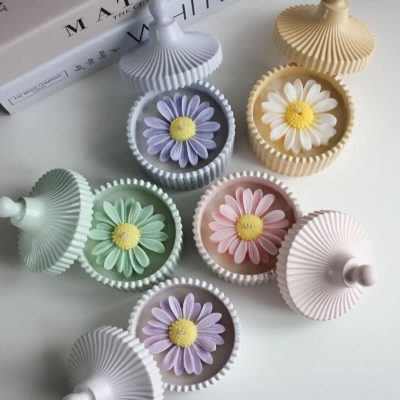 Daisy Flower Scented Candles – Handcrafted Elegance in Every Flicker Alif