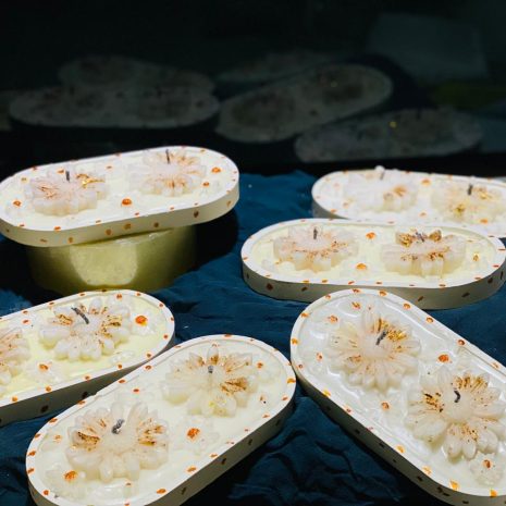 white Floral Scented Candle Tray for Enchanting Events – Alif white Floral Scented Candle Tray for Enchanting Events – Alif